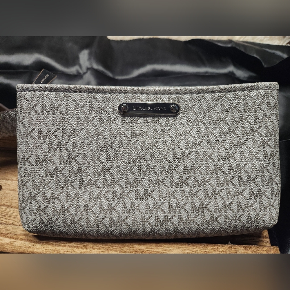 NWOT Michael Kors Adjustable Belt Bag Silver L/XL